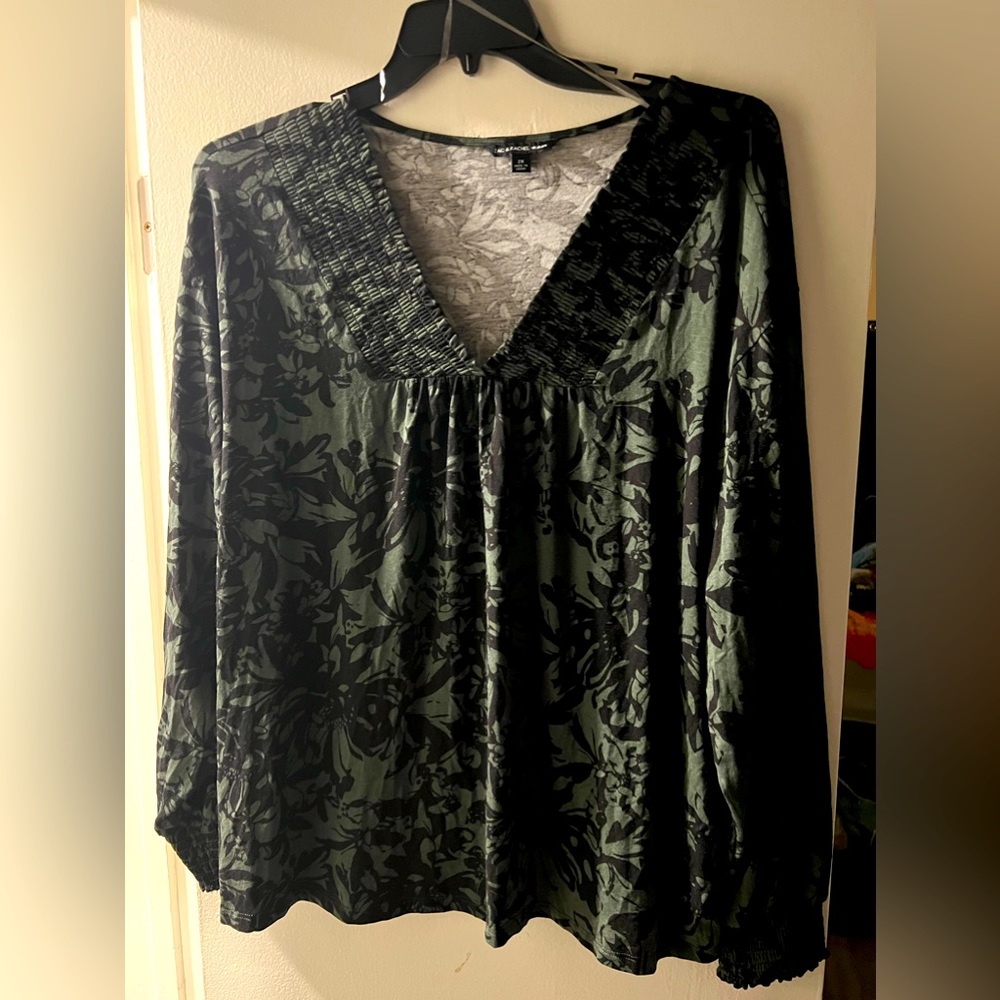 NWT Zac & Rachel Woman size 2X plus size long sleeve baroque v-neck top shirt